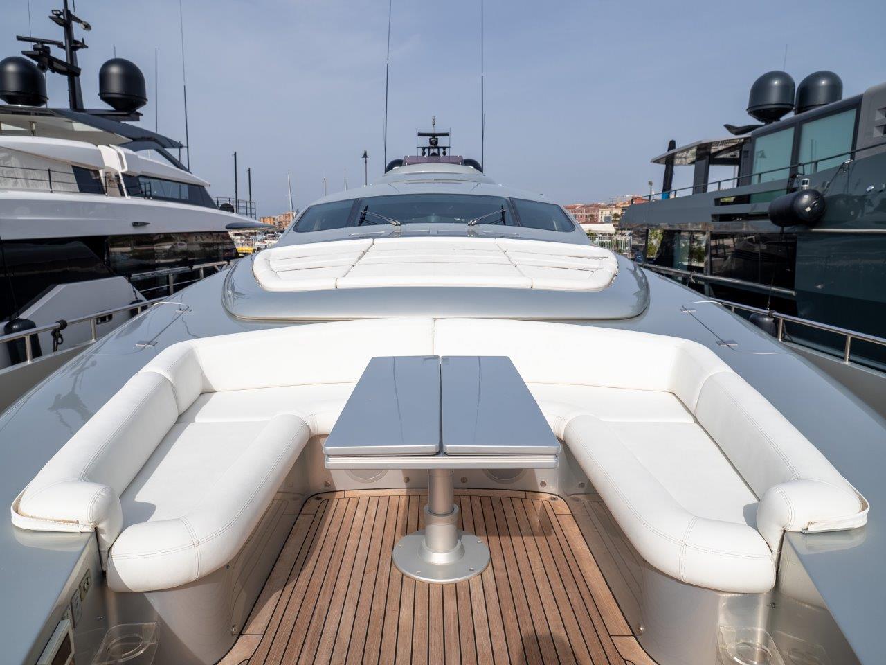 2010 PERSHING 115' 